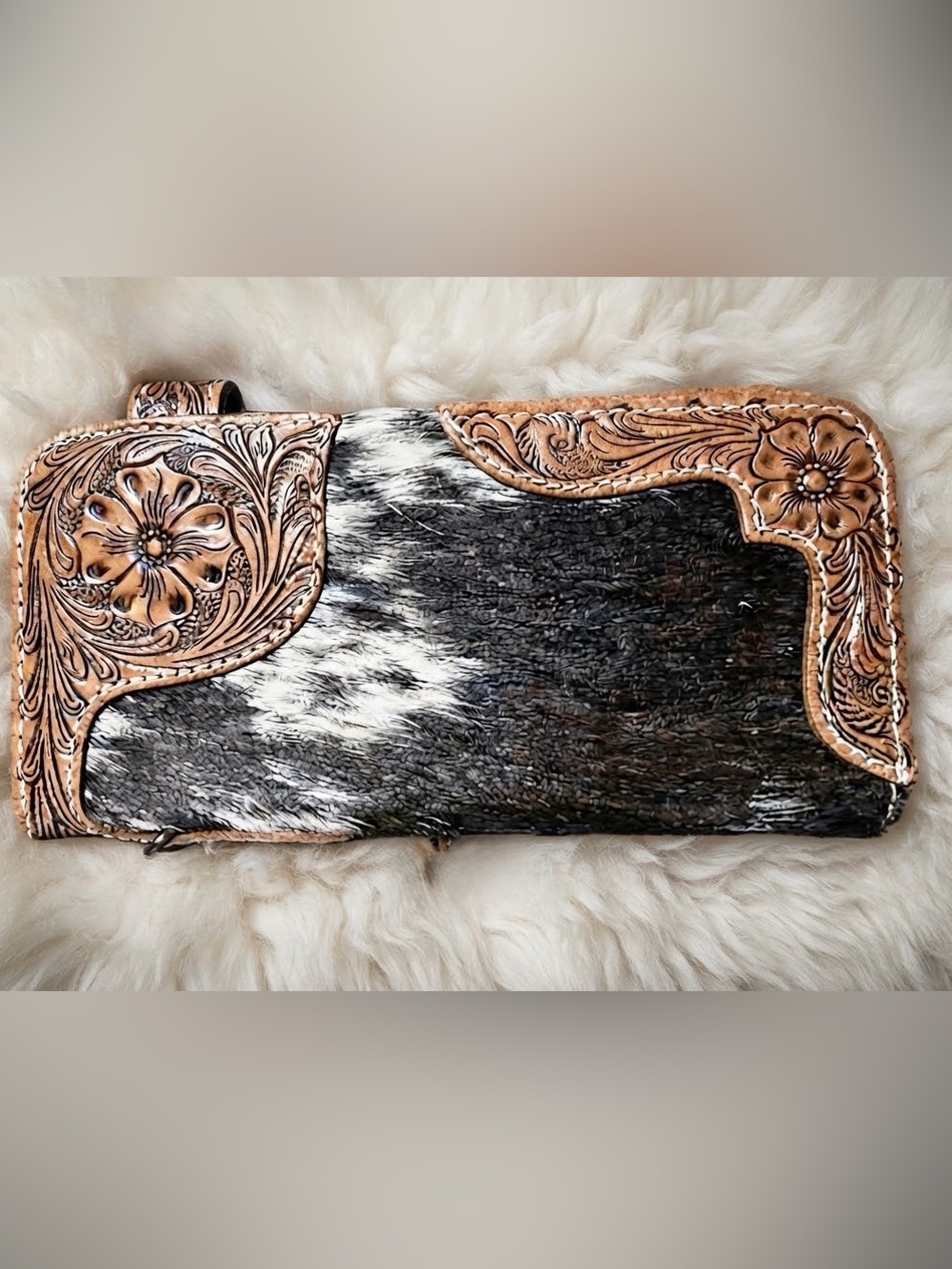 🤠  Sensational Myra Bag Hand-Tooled Leather & Cowhide Wristlet Wallet! 4"x 8" - Picture 4 of 11